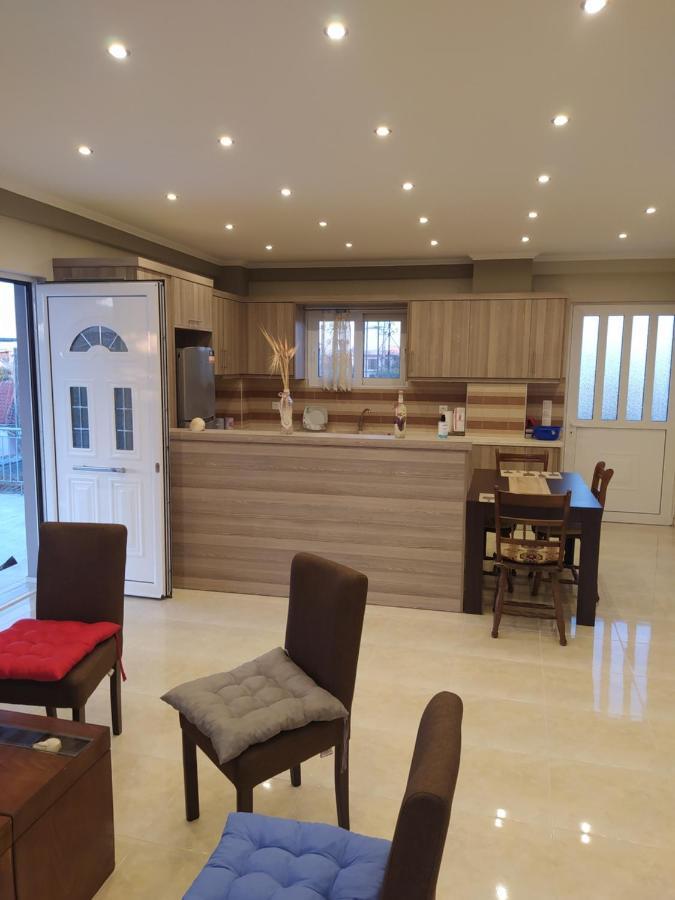 Gastuni Just Constructed! 빌라 외부 사진